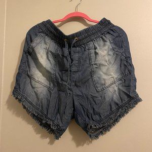 Frayed Denim Shorts with elastic waistband